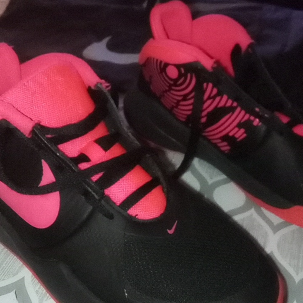 Girls basketball shoes size 4y